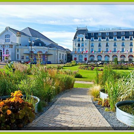 Cabourg, Appartement Plain Pied Avec Terrasse Acces Direct A La Plage Exteriör bild