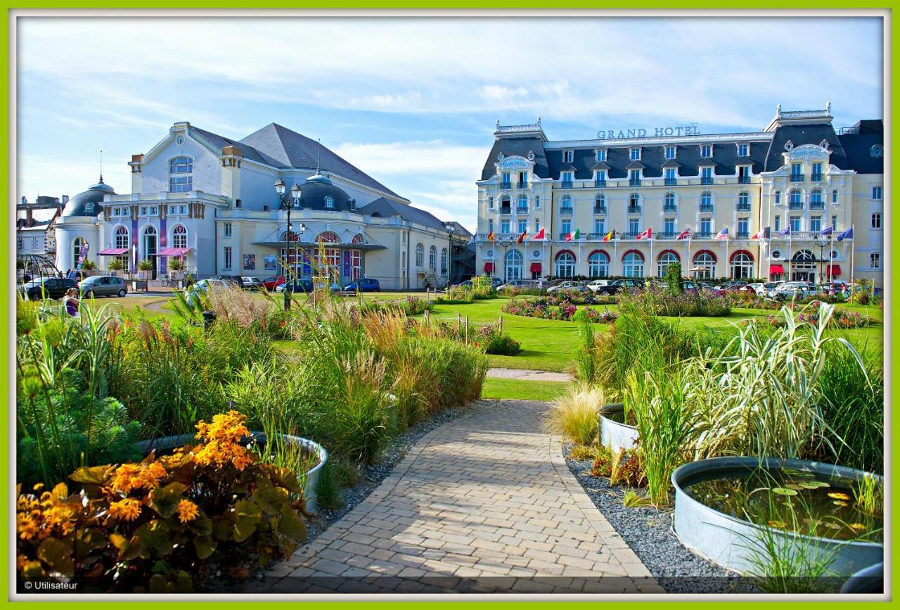 Cabourg, Appartement Plain Pied Avec Terrasse Acces Direct A La Plage Exteriör bild