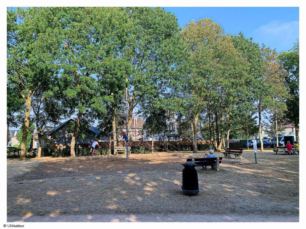 Cabourg, Appartement Plain Pied Avec Terrasse Acces Direct A La Plage Exteriör bild