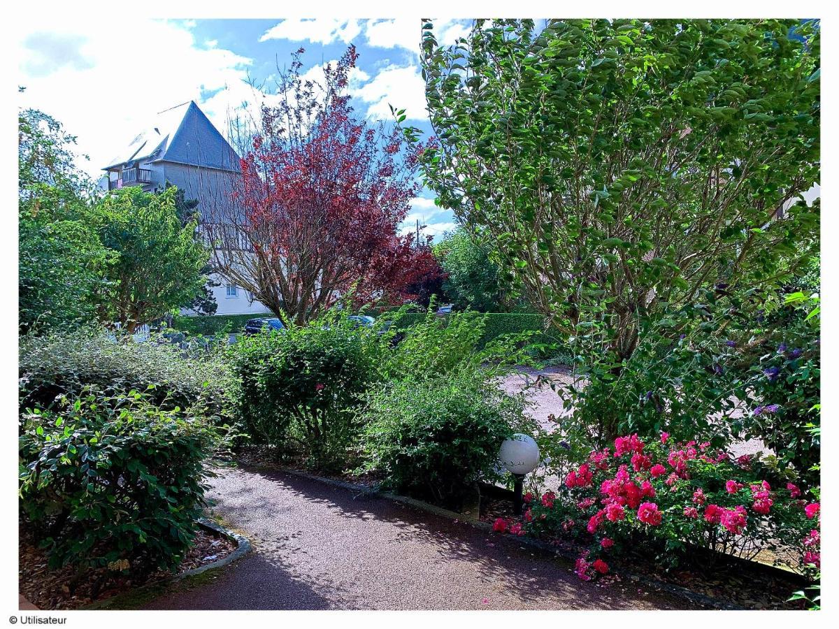 Cabourg, Appartement Plain Pied Avec Terrasse Acces Direct A La Plage Exteriör bild