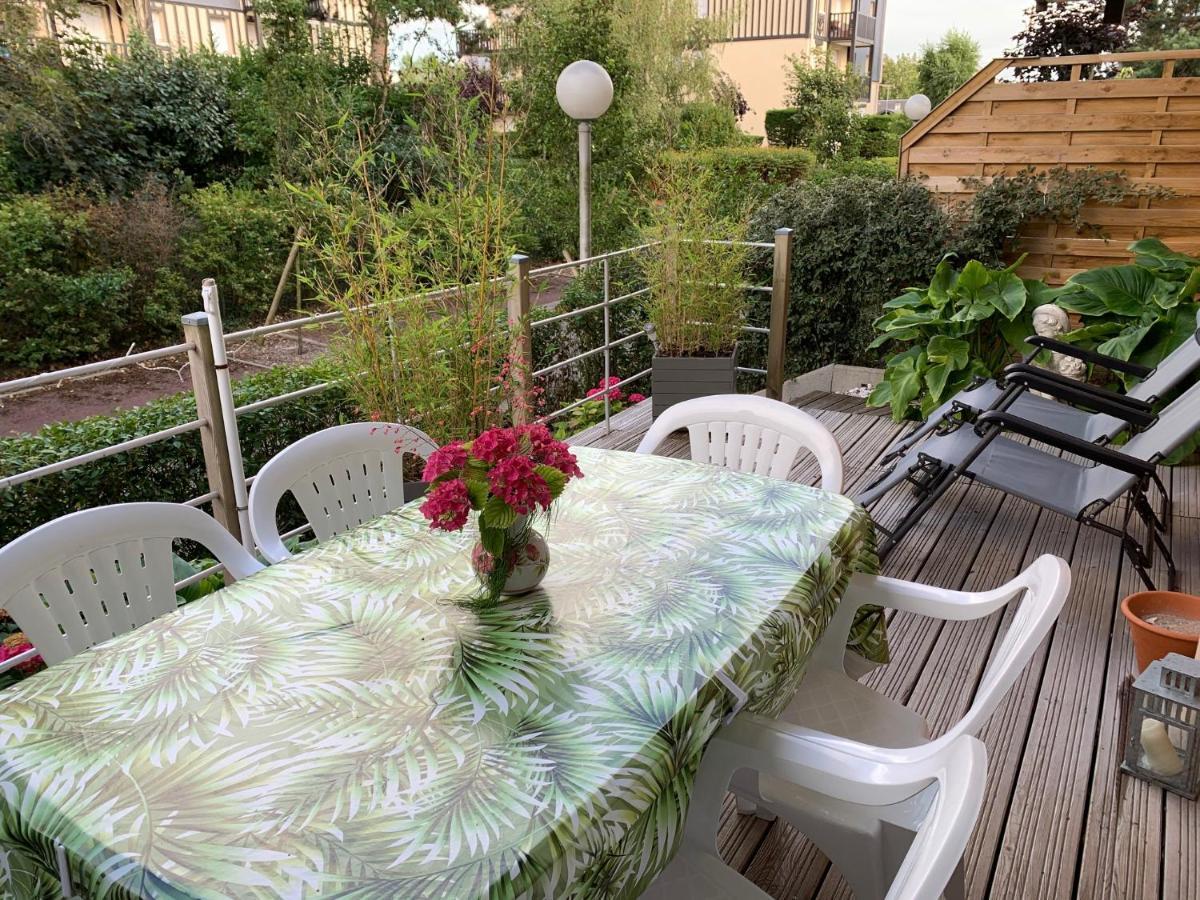 Cabourg, Appartement Plain Pied Avec Terrasse Acces Direct A La Plage Exteriör bild